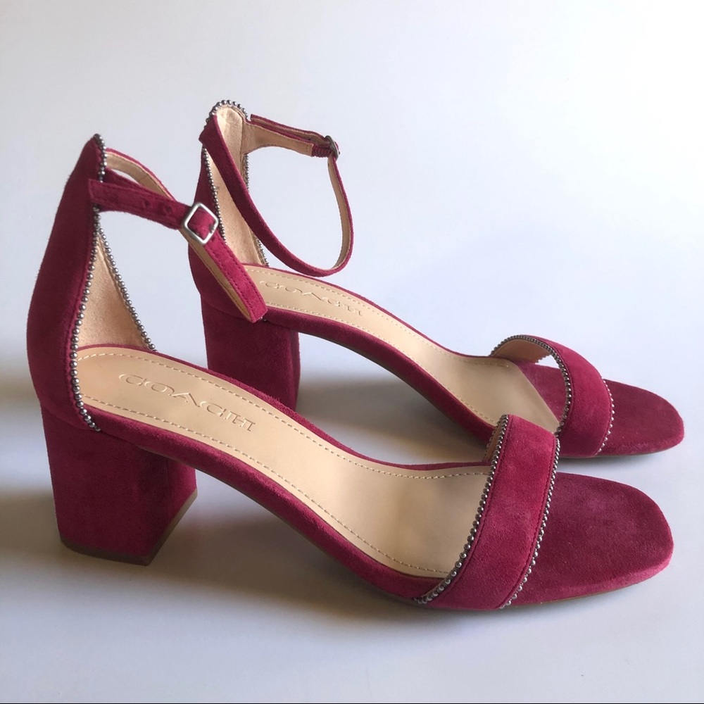 NWOT Coach Maddie Sandal